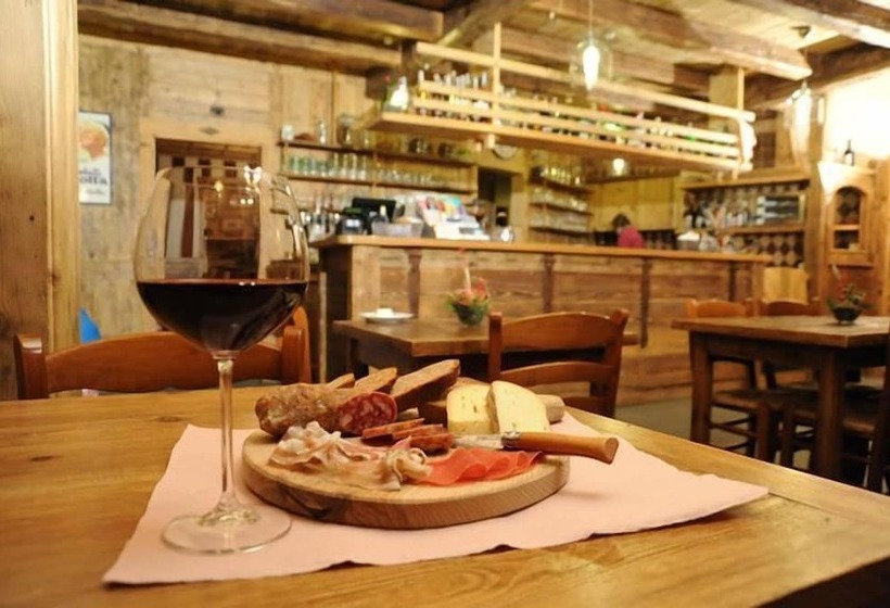 Laghetto Alpine Hotel & Restaurant