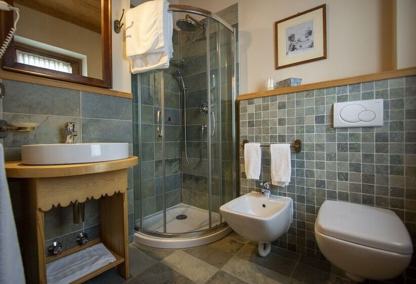 Laghetto Alpine Hotel & Restaurant