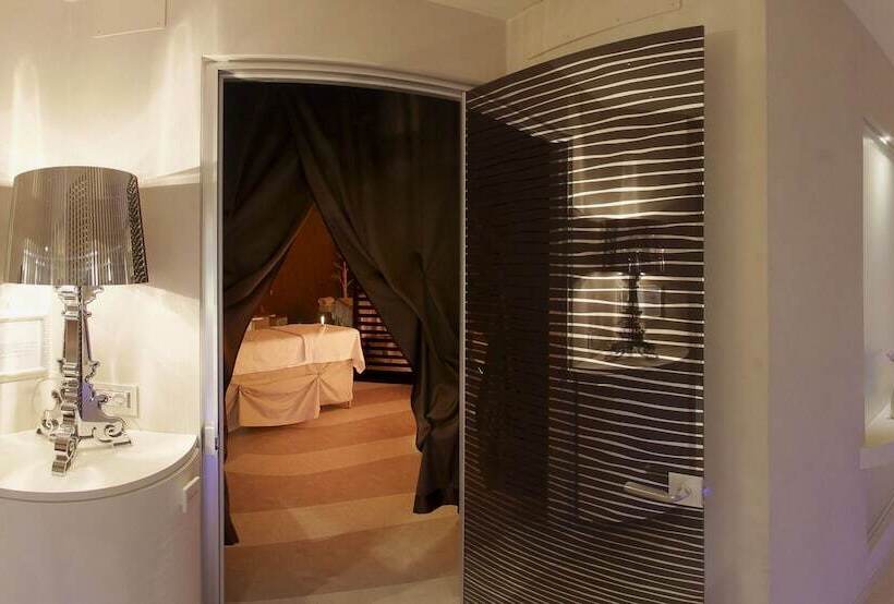 Отель Suite & Spa Mirabel