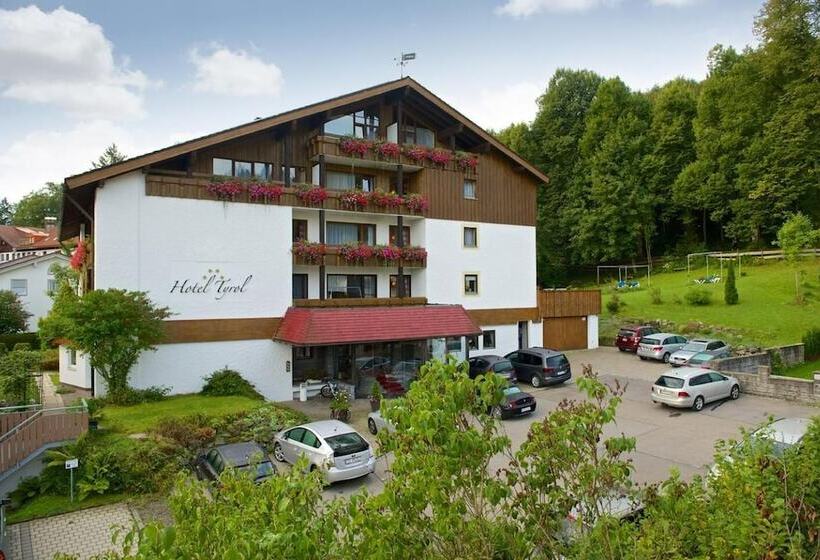 בית מלון כפרי Tyrol