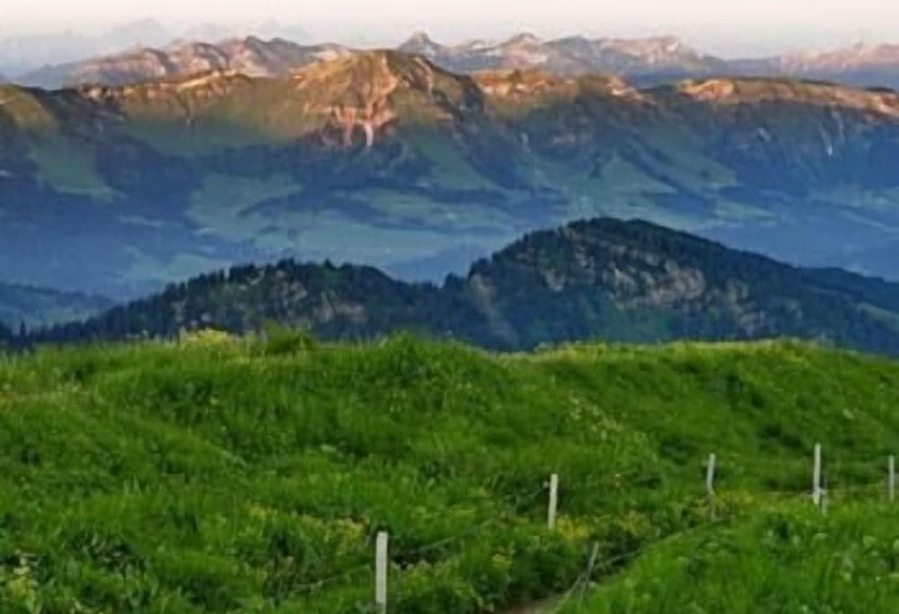 בית מלון כפרי Tyrol