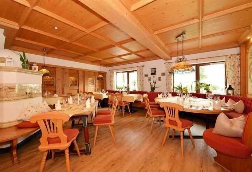 בית מלון כפרי Tyrol