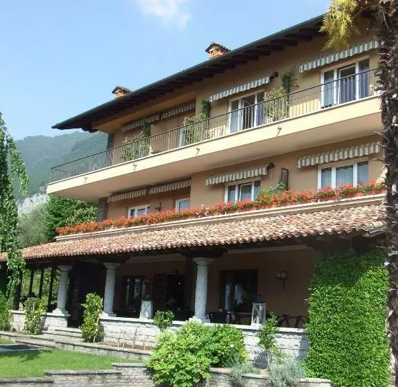 Hotelli Villa Edy