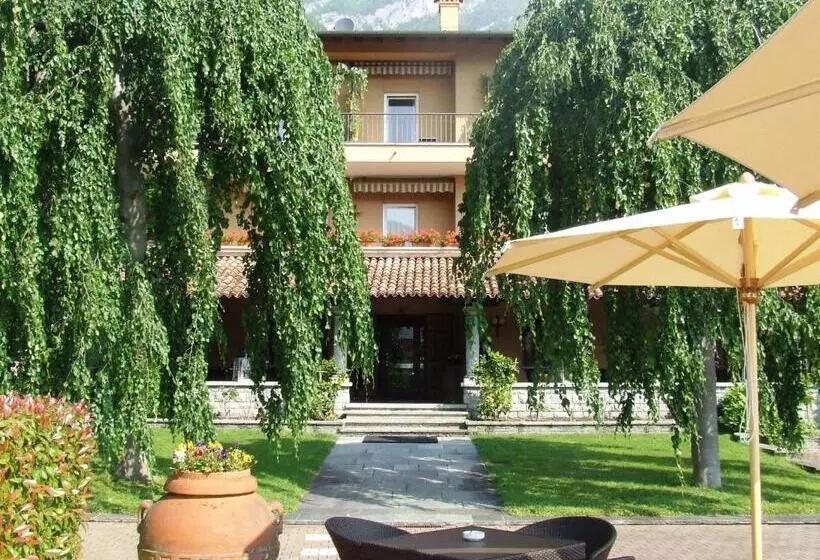 Hotelli Villa Edy