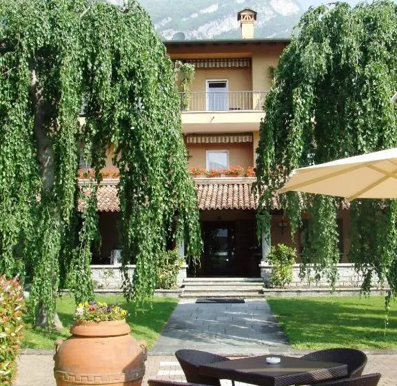 Hotelli Villa Edy