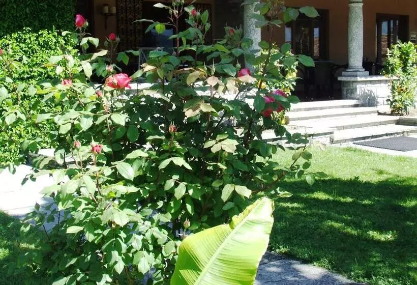 Hotelli Villa Edy