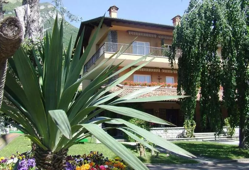 Hotelli Villa Edy