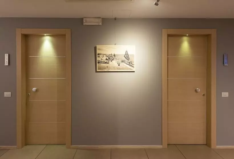 ホテル Dimorae Rooms And Suites Apartments