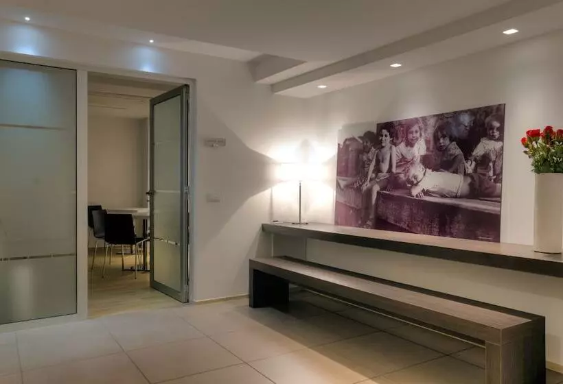 ホテル Dimorae Rooms And Suites Apartments