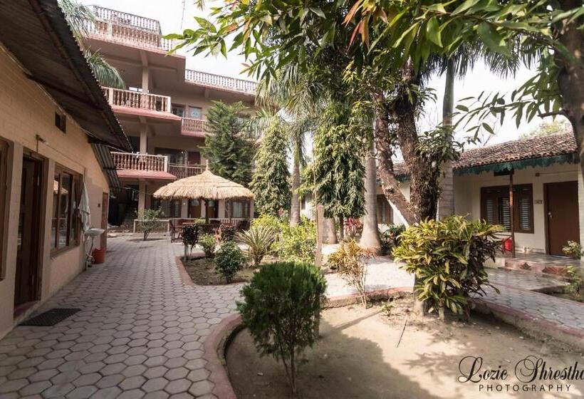 هتل Eden Jungle Resort