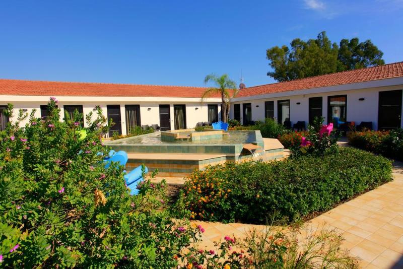 בית מלון כפרי Le Dune Resort