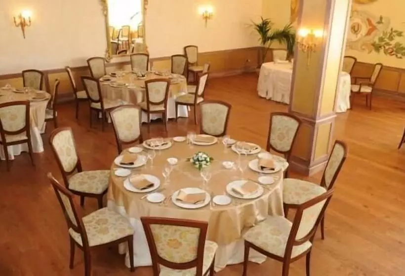ホテル Ristorante La Lanterna