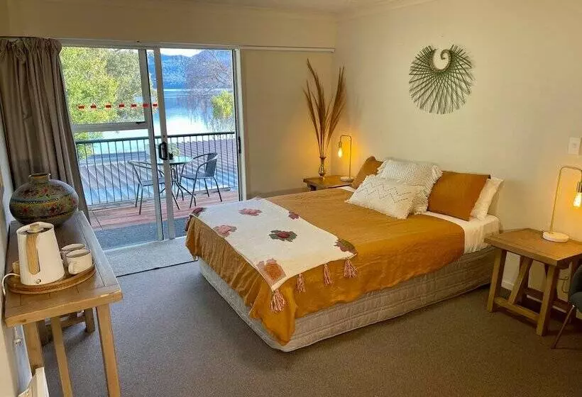 ホテル Te Anau Lakefront Backpackers