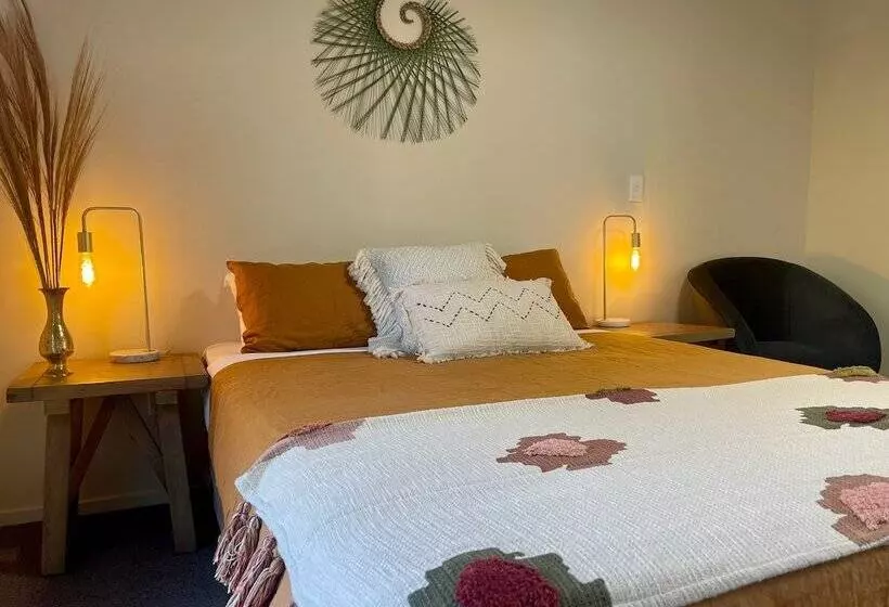 ホテル Te Anau Lakefront Backpackers