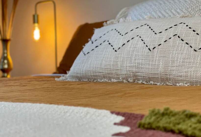 Hotel Te Anau Lakefront Backpackers