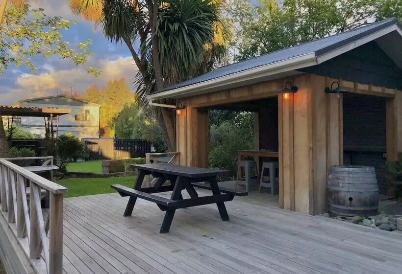 ホテル Te Anau Lakefront Backpackers
