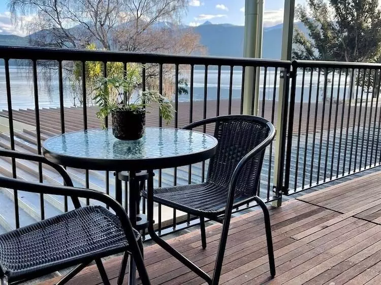 ホテル Te Anau Lakefront Backpackers