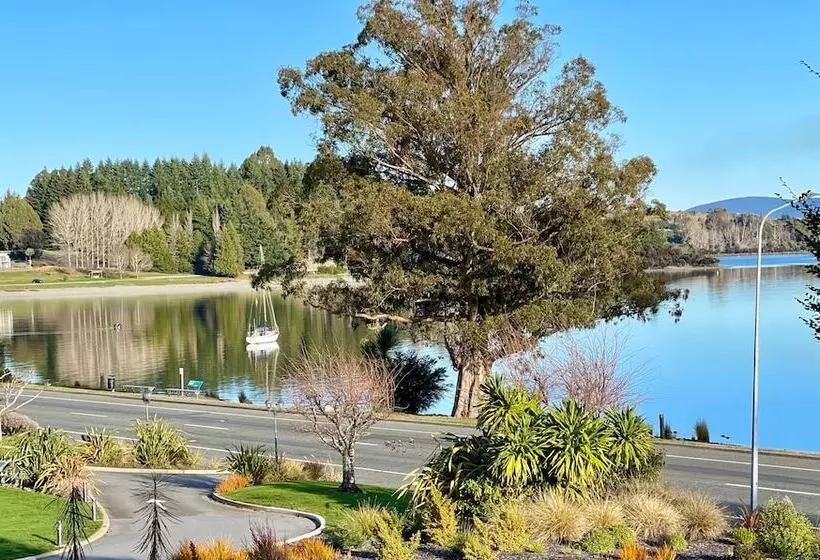 ホテル Te Anau Lakefront Backpackers