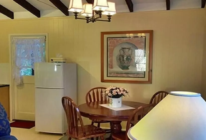 Curtis Cottage
