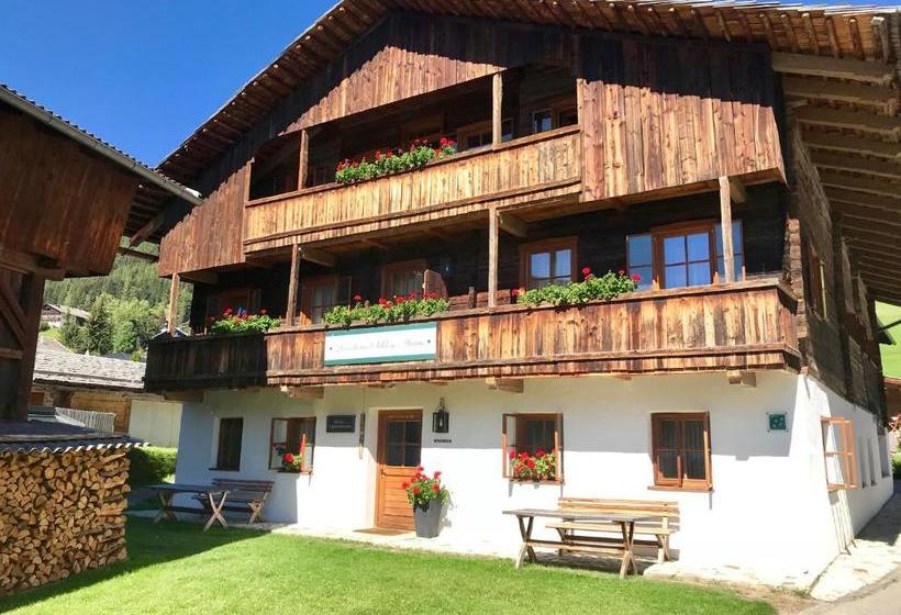 Отель Landhaus Schloss Anras