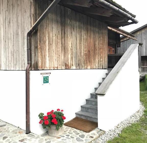 Отель Landhaus Schloss Anras