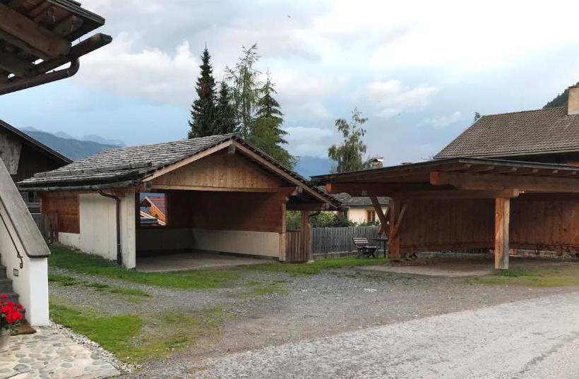 Отель Landhaus Schloss Anras