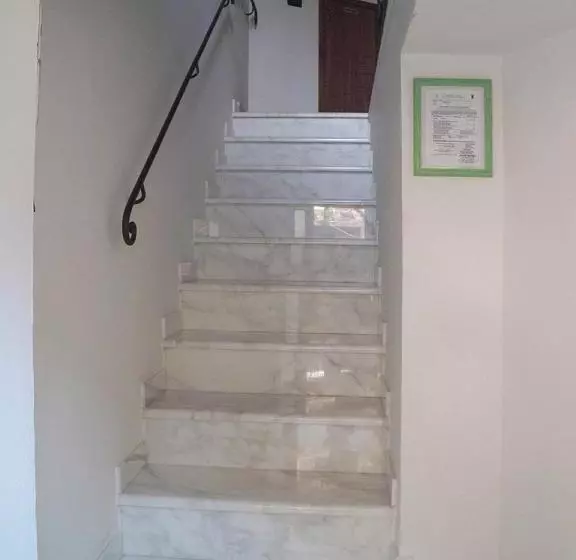 هتل Michela Rooms