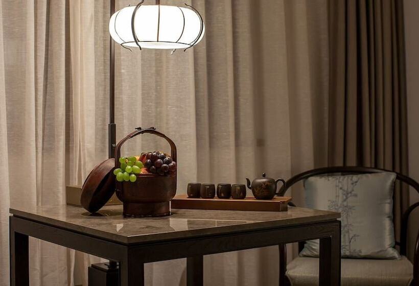 Отель Jiuhua Mountain Dongya