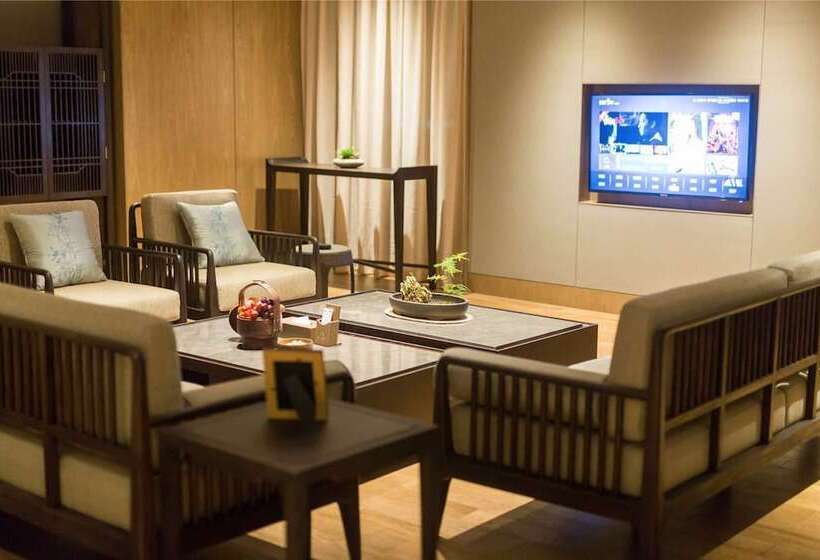 Отель Jiuhua Mountain Dongya