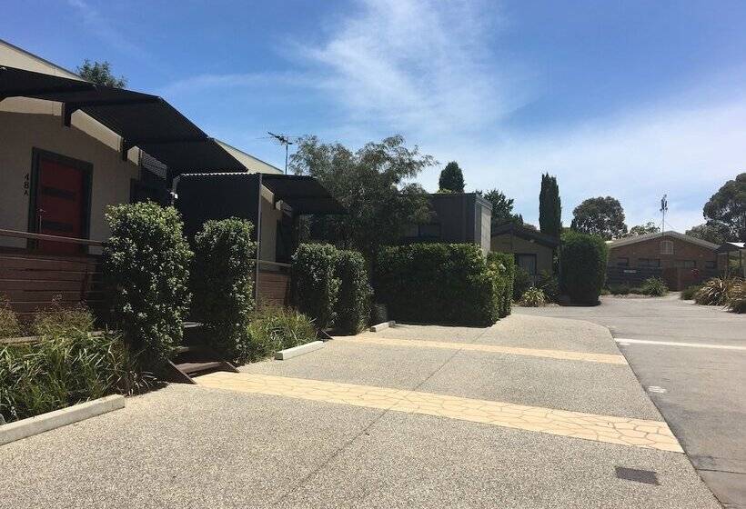 Отель Airport Tourist Village Melbourne