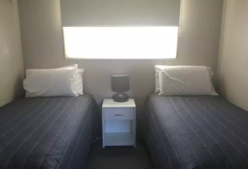 ホテル Airport Tourist Village Melbourne