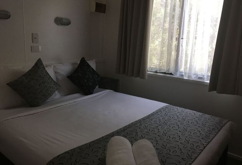 Отель Airport Tourist Village Melbourne