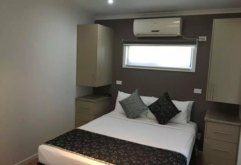 ホテル Airport Tourist Village Melbourne