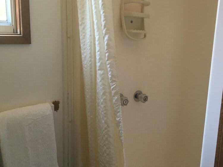 Отель Airport Tourist Village Melbourne