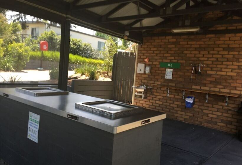 Отель Airport Tourist Village Melbourne