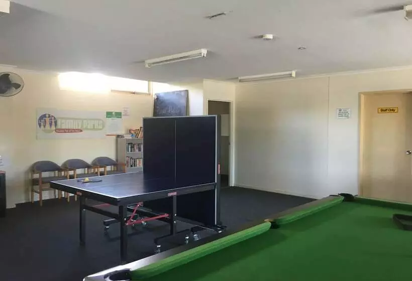 ホテル Airport Tourist Village Melbourne