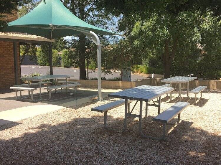 Отель Airport Tourist Village Melbourne