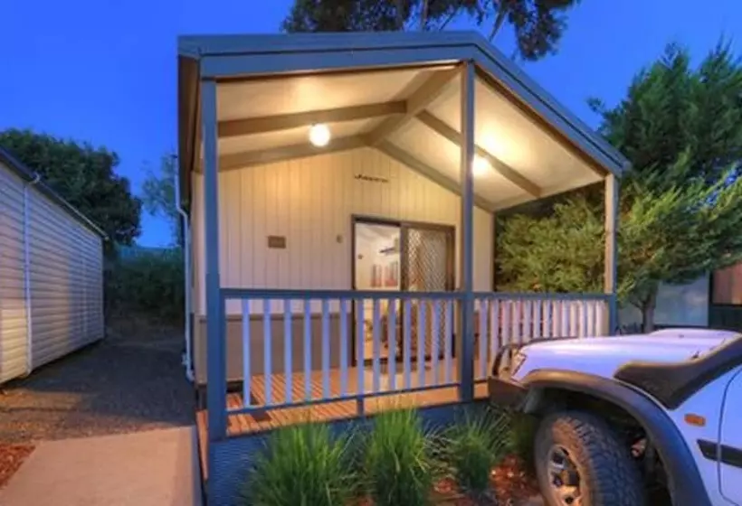 ホテル Airport Tourist Village Melbourne