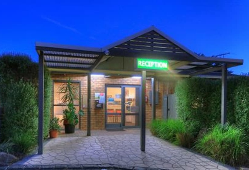 Отель Airport Tourist Village Melbourne