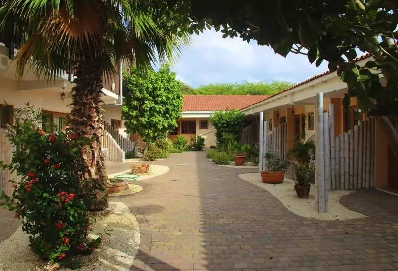 هتل Camacuri Residence