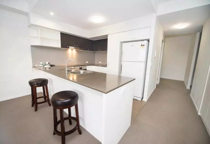 هتل Curtis Central Apartments Official