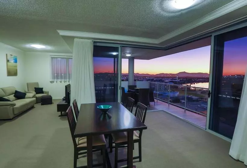 هتل Curtis Central Apartments Official