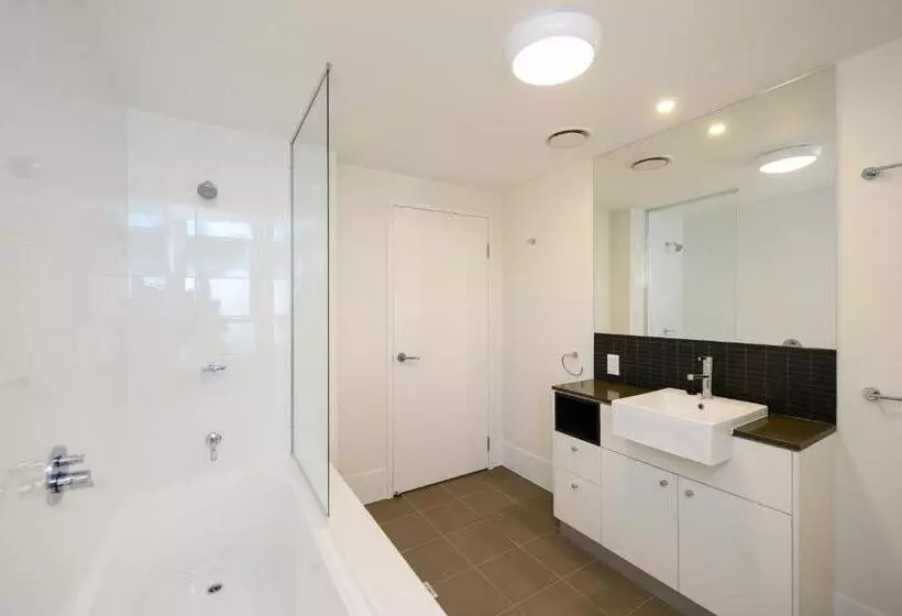 هتل Curtis Central Apartments Official