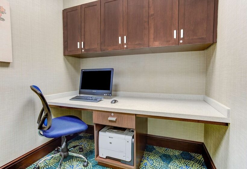 فندق Hampton Inn & Suites Manchester