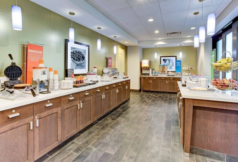 فندق Hampton Inn & Suites Manchester