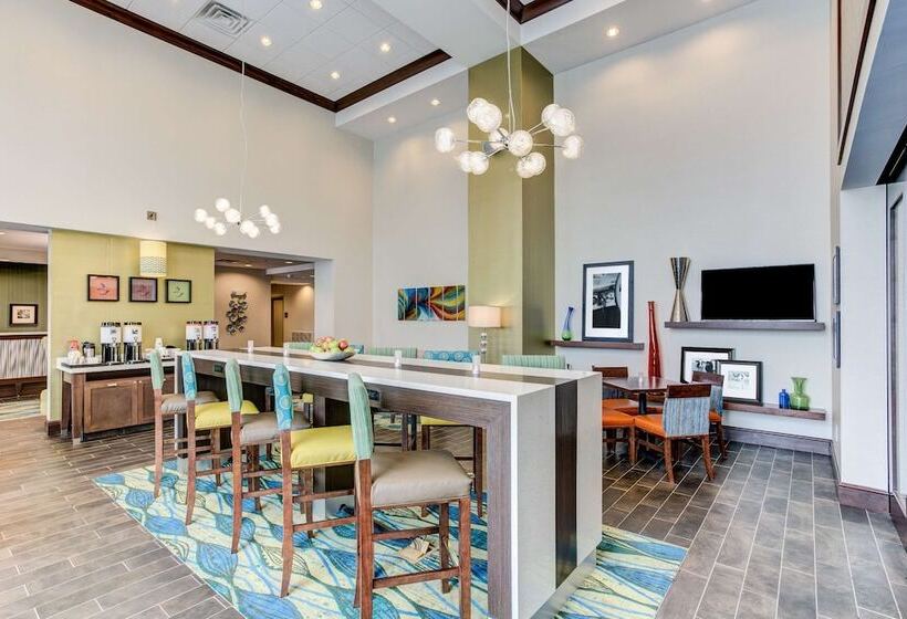 فندق Hampton Inn & Suites Manchester