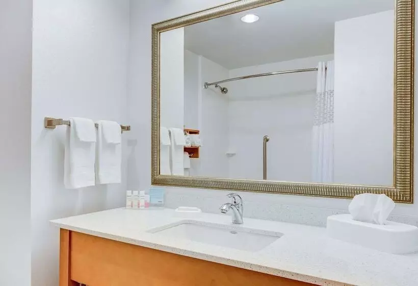 ホテル Hampton Inn & Suites Manchester