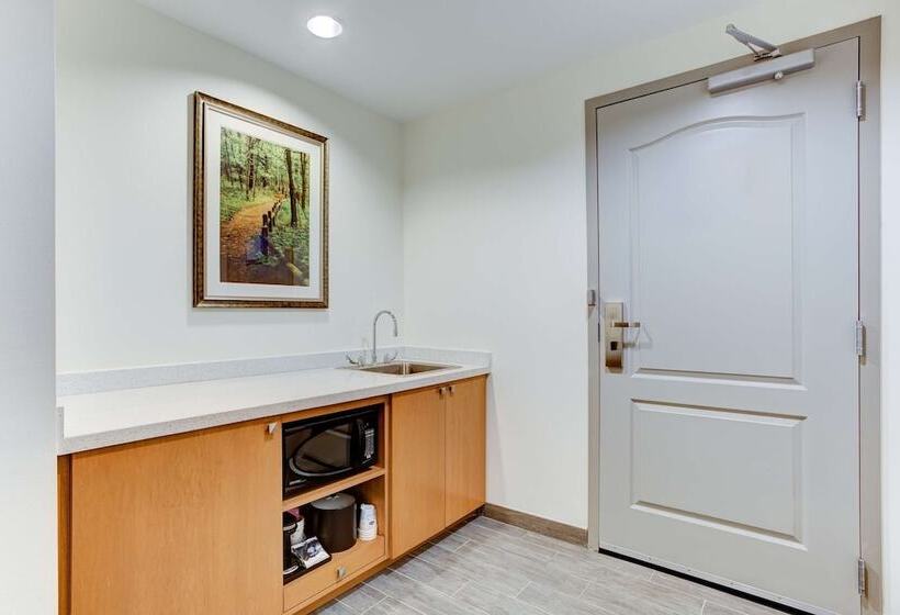 فندق Hampton Inn & Suites Manchester