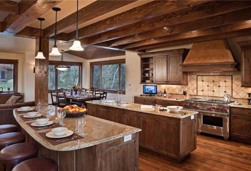 فندق Sun Ridge Lodge