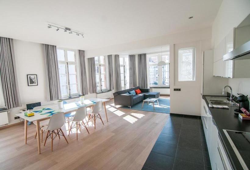 ホテル Your House Apartments